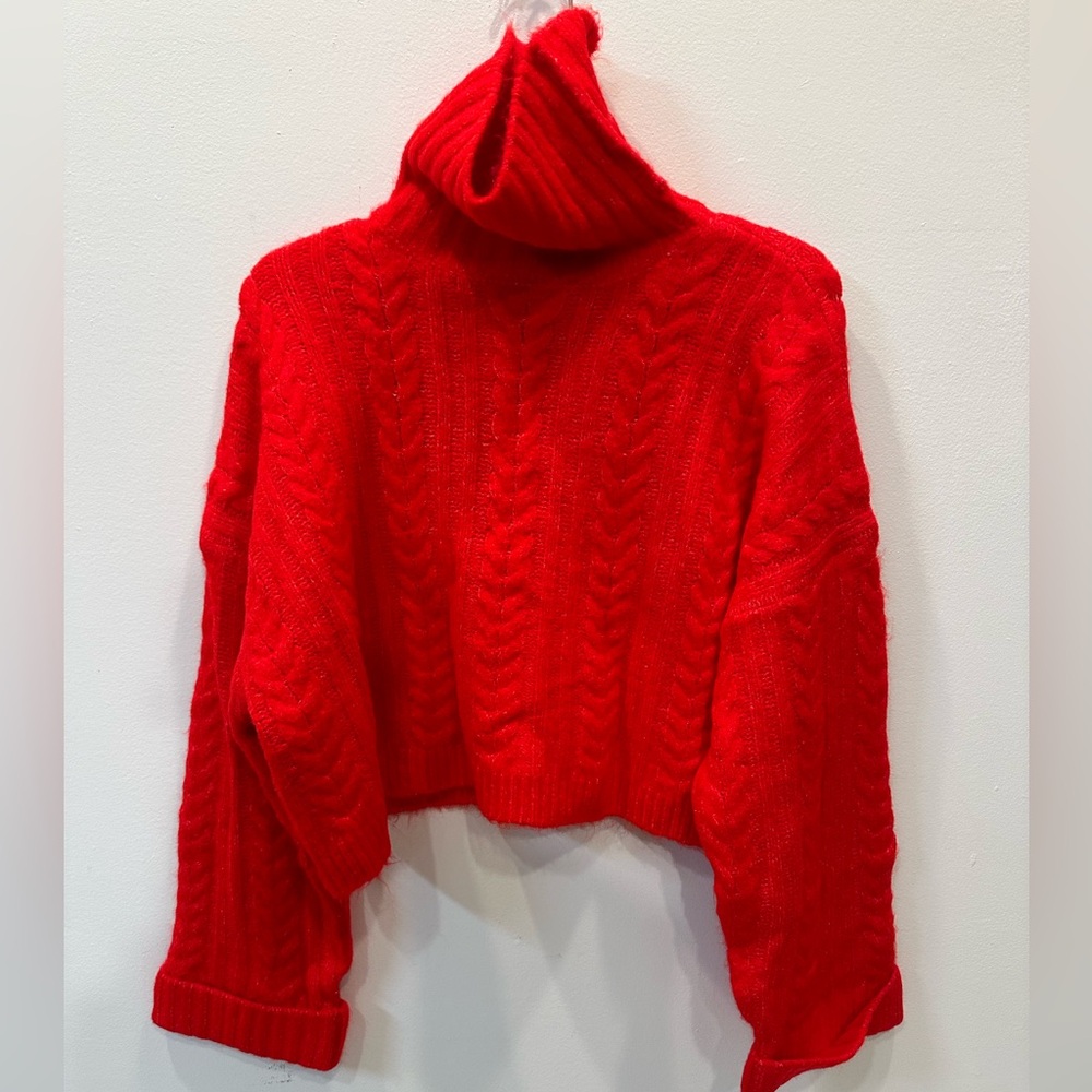 Women’s. Turtle neck. Sweater. Cropped.